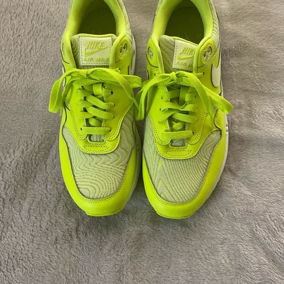 Nike Air Max 1 PRM
Volt Low Topography Shoes, Mens Sz 8 - Picture 5 of 8